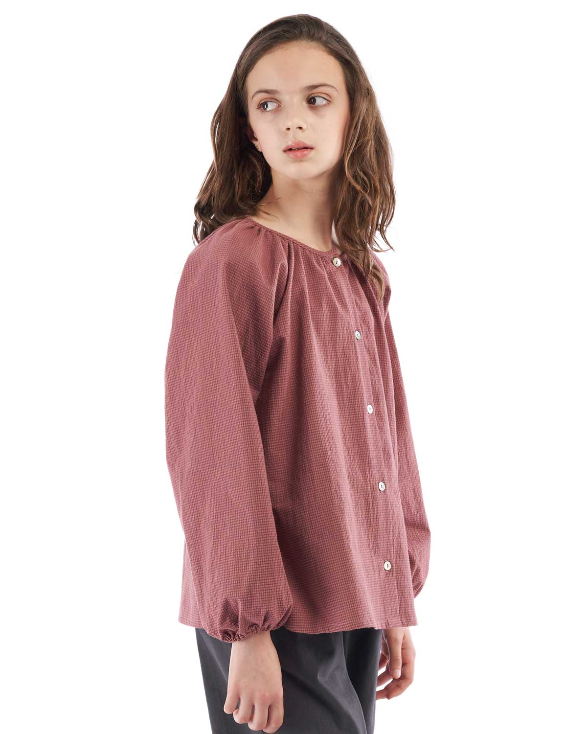 Blusa de niña Mishti de cuadros en color rosa y gris y manga amplia con goma en el puño 5