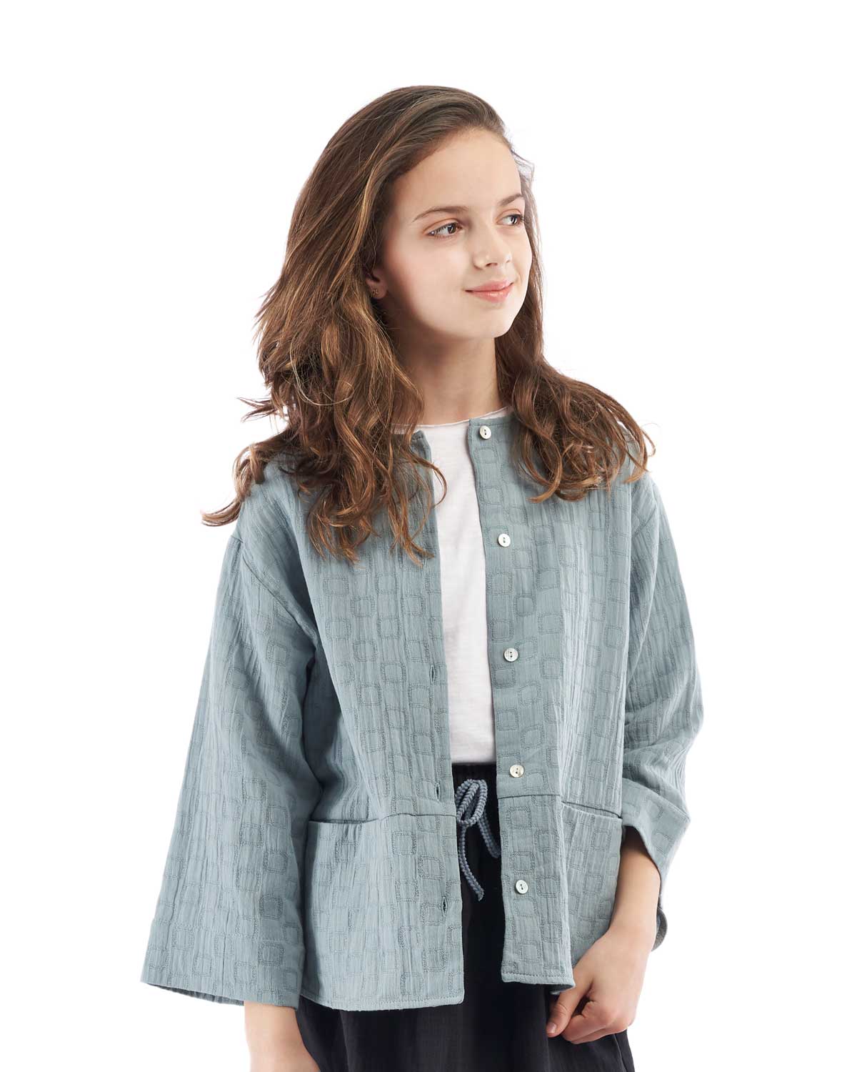Blusa de niña Mishti en color azul de manga larga abierta en el frente