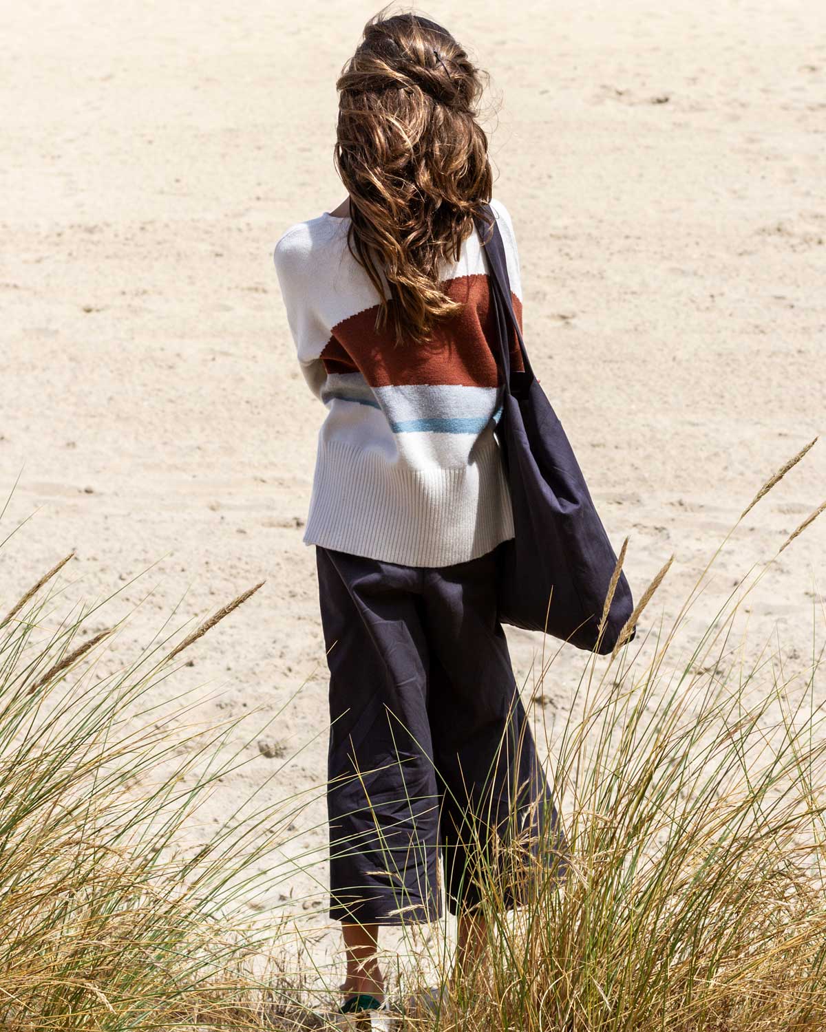 Jersey de niña Mishti con rayas asimétricas de colores